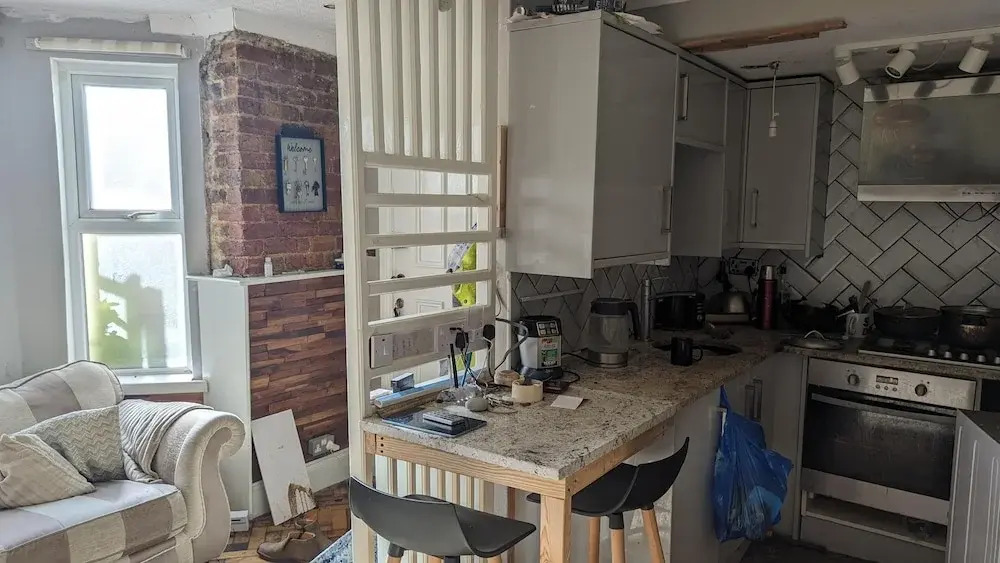 Folkestone - 1BR Apartment - Sauna - Pet Friendly