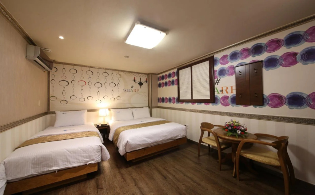 Sharp Hotel