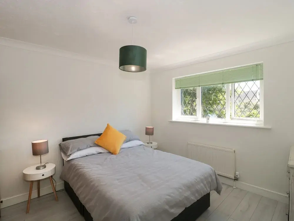 1 Charlotte Close