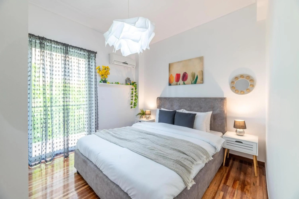 Modern Escape Near Riviera & Niarchos Foundation!