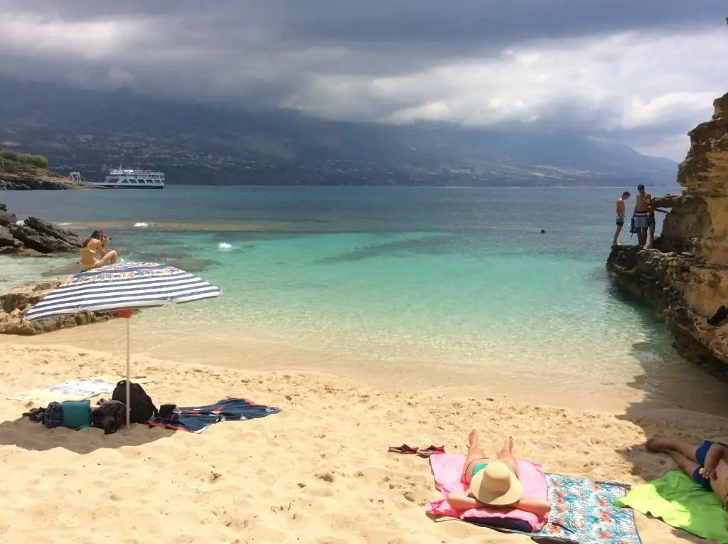 Spacious 1 bedroom apartment 2 km to Pessada beach