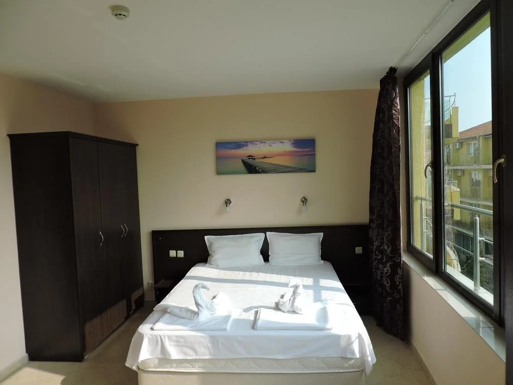 Family Hotel Eleven Moons