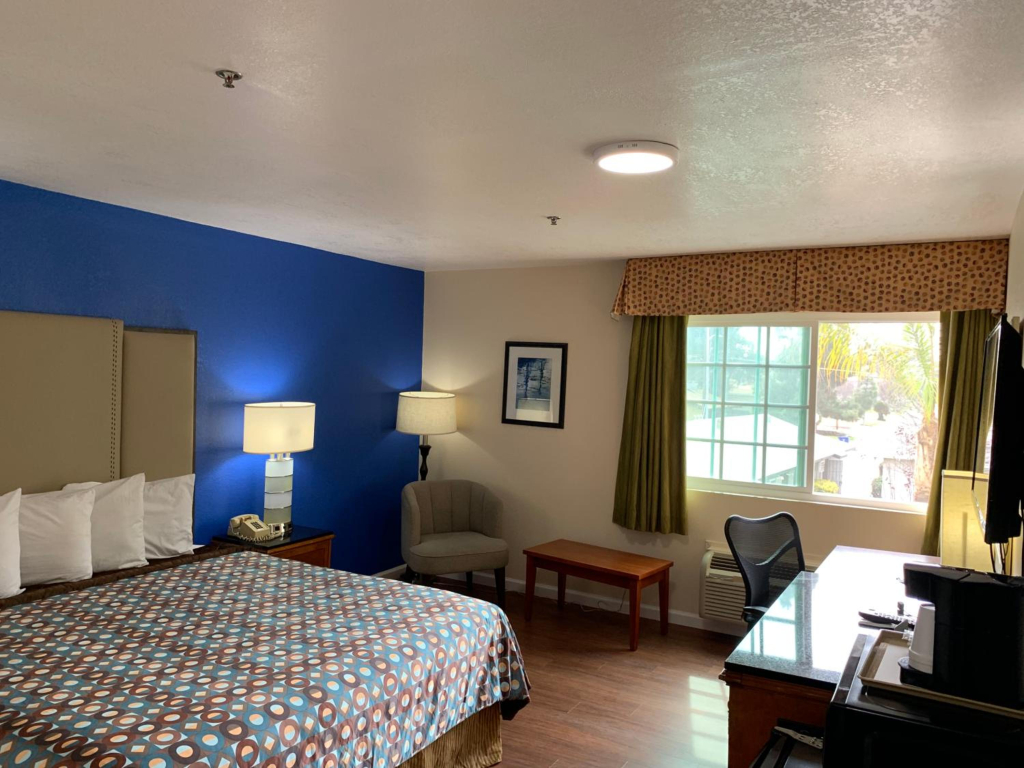California Inn and Suites Bakersfield