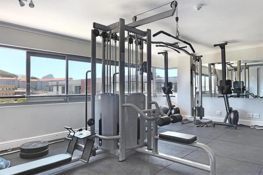 The Paragon LUXE with Rooftop Pool and Gym