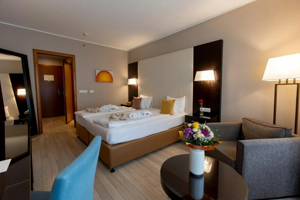 Lions Garden Hotel
