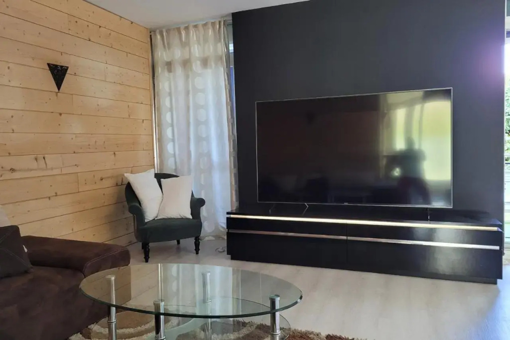 Nice 86m with Terrace Near the Beach!
