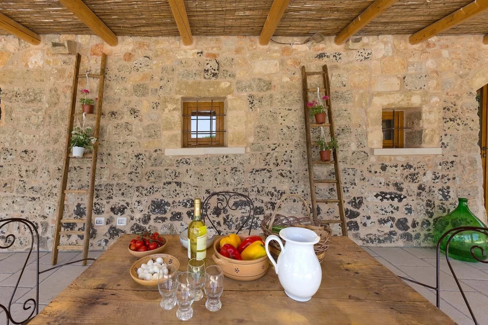 2474 Villa Vanda