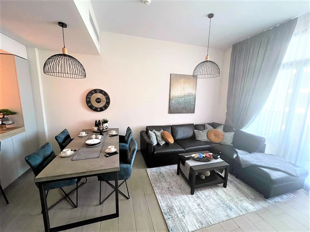 Spacious 1 bedroom with balcony in Wilton Terraces