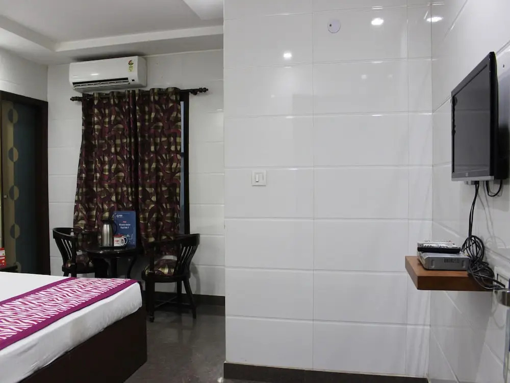 OYO 2705 Hotel Preet Palace