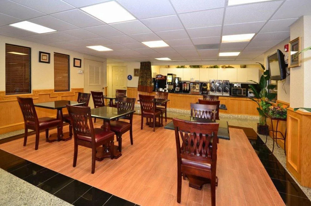 Best Western Plus Northwest Inn & Suites