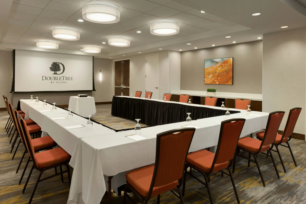 DoubleTree by Hilton Bradley International Airport