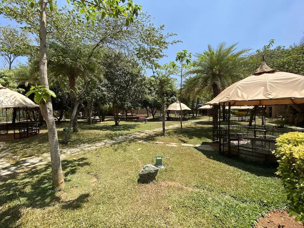 Confident Amoon - The Glamour Spa and Resort
