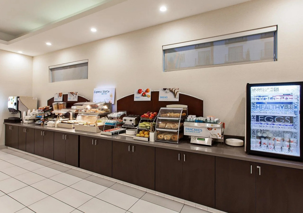 Holiday Inn Express & Suites Anaheim Resort Area by IHG
