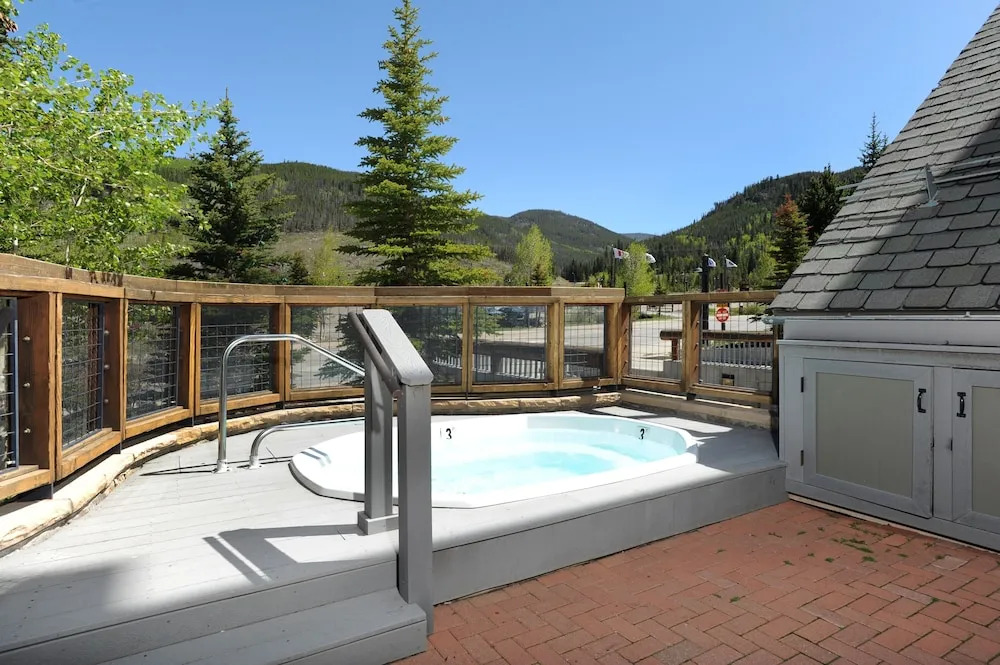 Updated 3br River Run-plenty Of Bedding & Kids Ski Free 3 Bedroom Condo by RedAwning