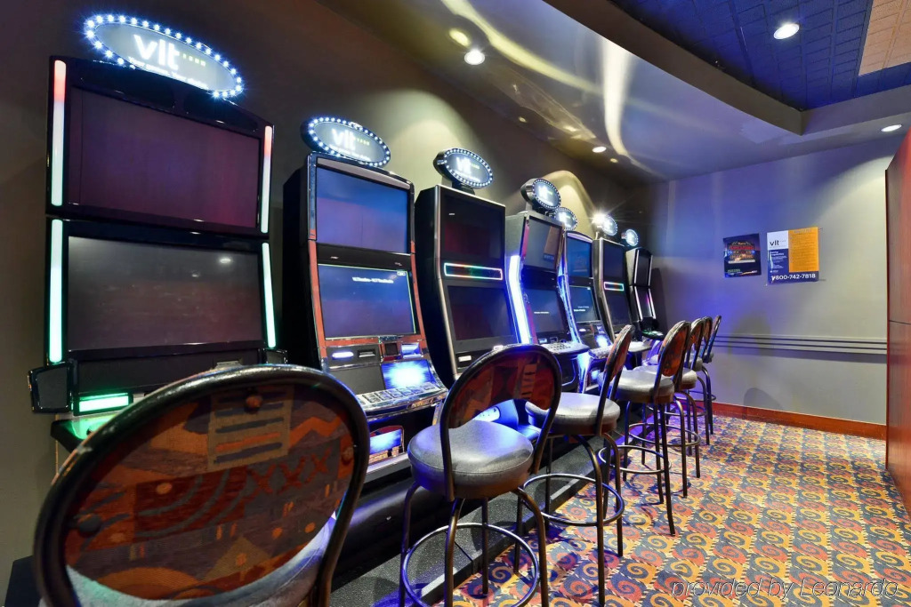 iHOTEL & Conference Centre Red Deer