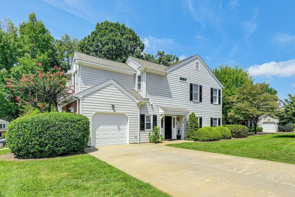 9 Mi to Uptown: Abode w Hot Tub in Charlotte