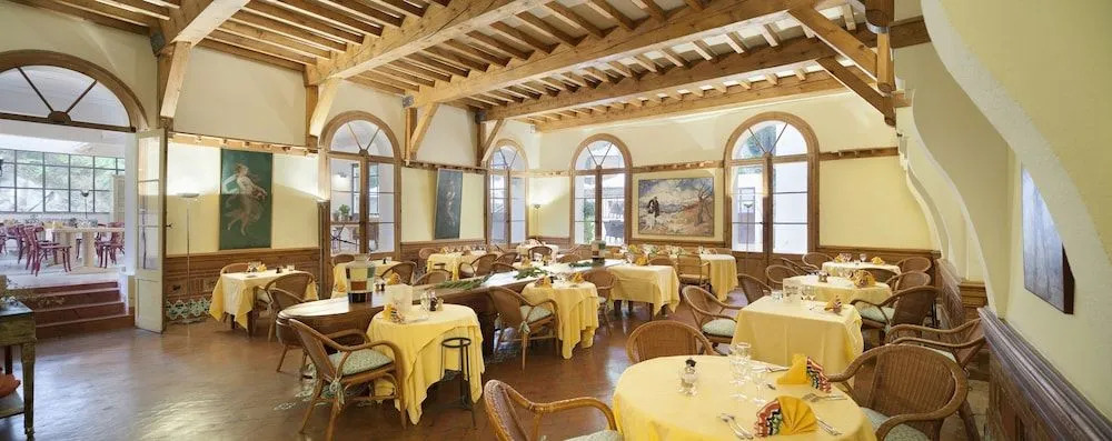 Les Pyrénées - le Grand Hôtel & le Château