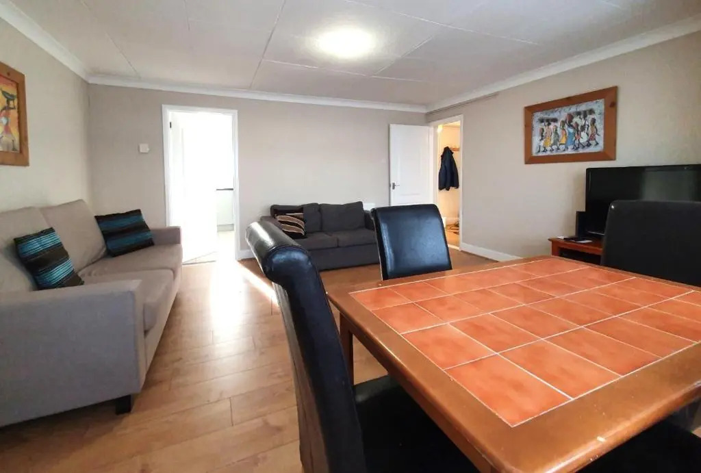 Wentworth Apartment with 2 bedrooms, Superfast Wi-Fi and private parking