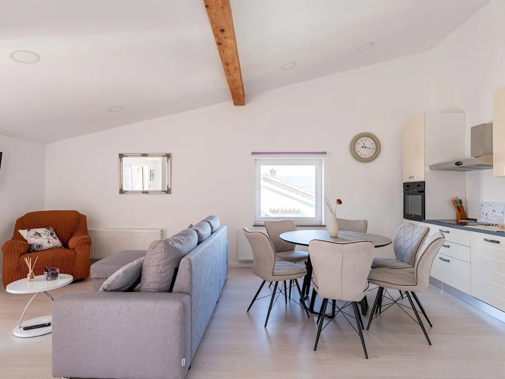 Plush Apartment in Rijeka with Hot Tub near Sea