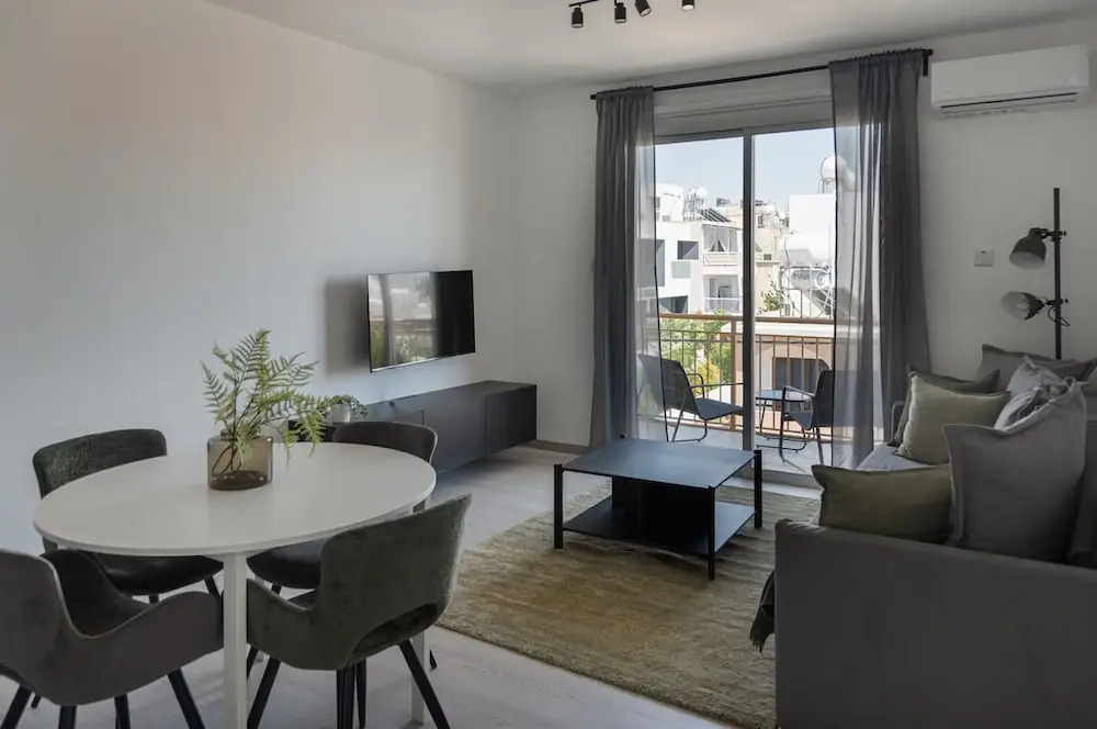 Lithos Modern Flat by Staycom