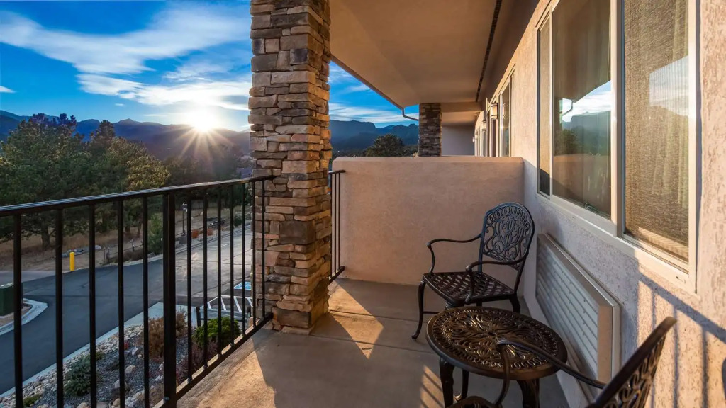 Best Western Plus Silver Saddle Inn