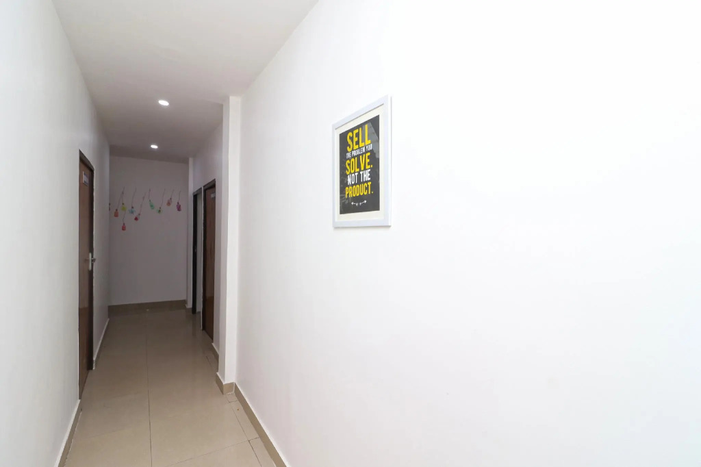 OYO 40425 Hotel Dazzle Inn
