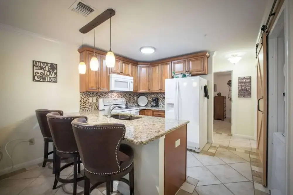 Waterwheel Hideaway - Cozy Condo for 6 With Resort-style Amenities
