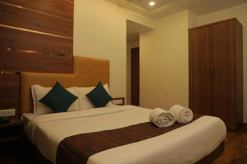 Skysuites By Monarch, Sanpada, Vashi - Navi Mumbai