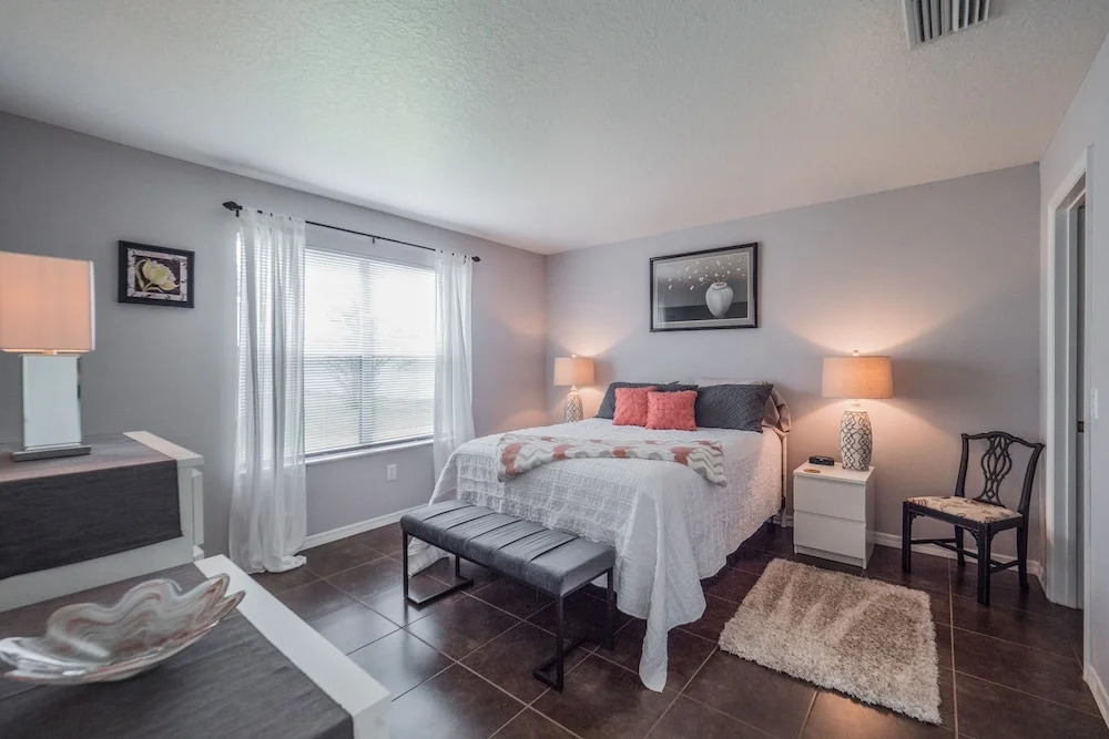Campos Drive 1736 by White Pelican VR
