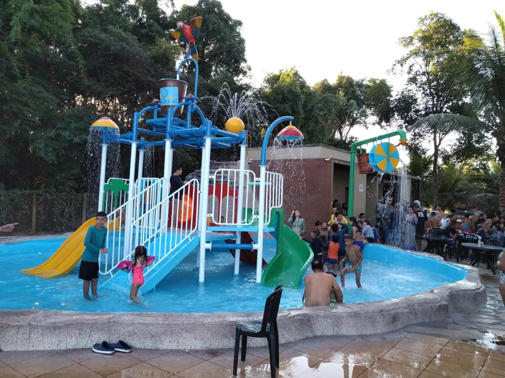 C405 - AP-ALDEIA DO LAGO COM COZINHA e CHURRASQUEIRA em CALDAS NOVAS
