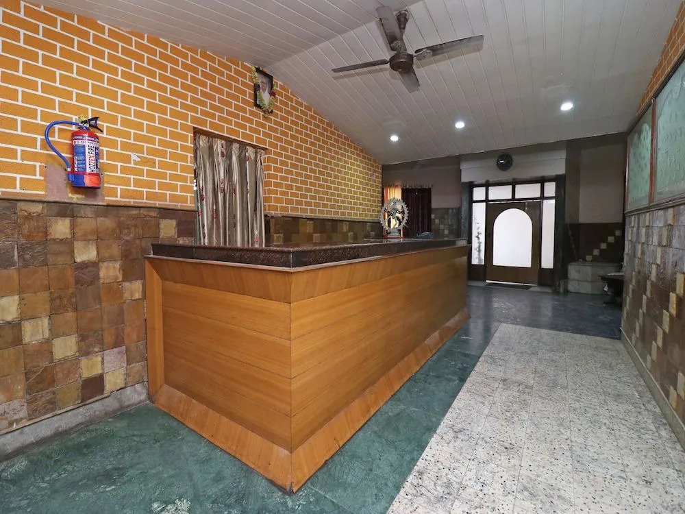 SPOT ON 37002 Hotel Natraj