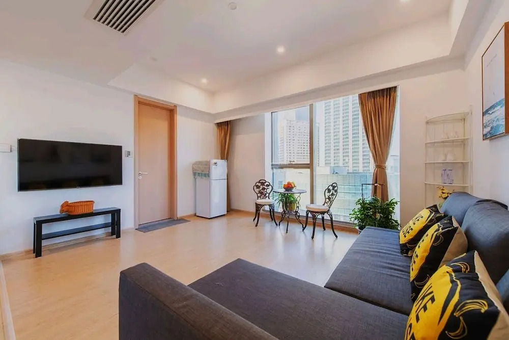 Changjiang Dong Metro Apartment