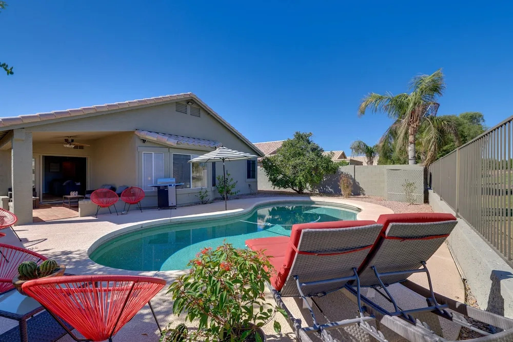 Golf Course View! Dog-friendly Retreat in Glendale