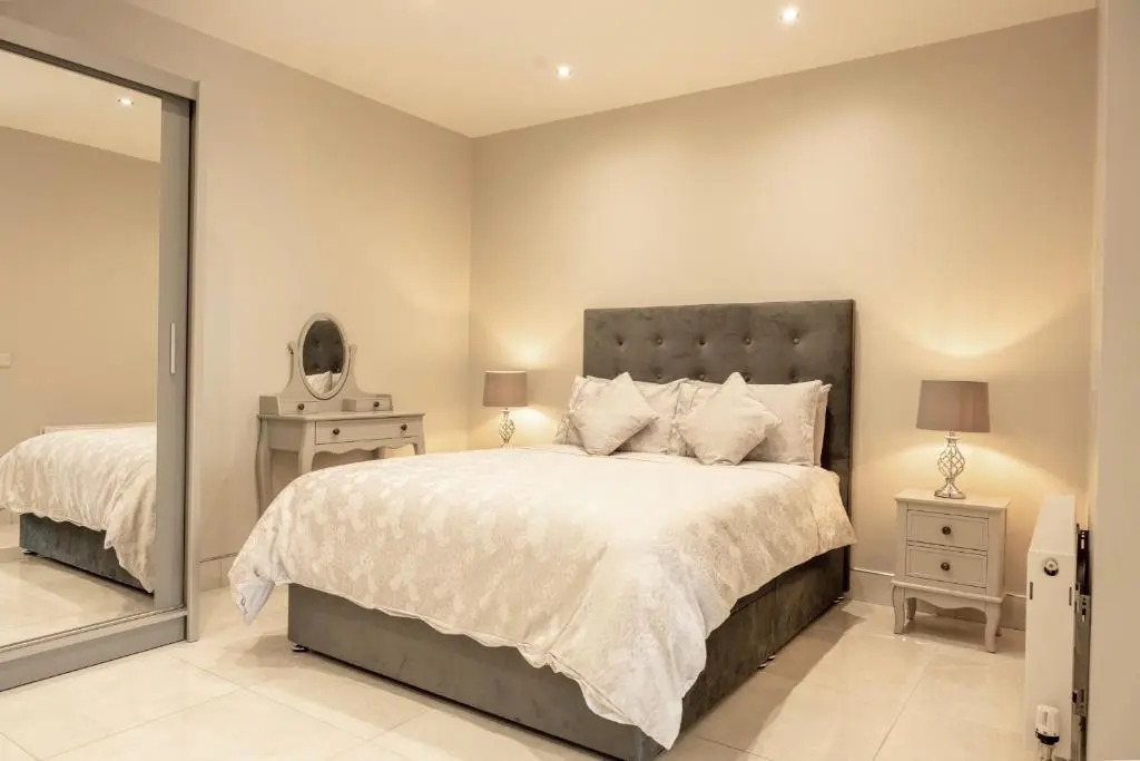 The View Apartment 2, Newry - Luxury Open Plan Apartment with City Views