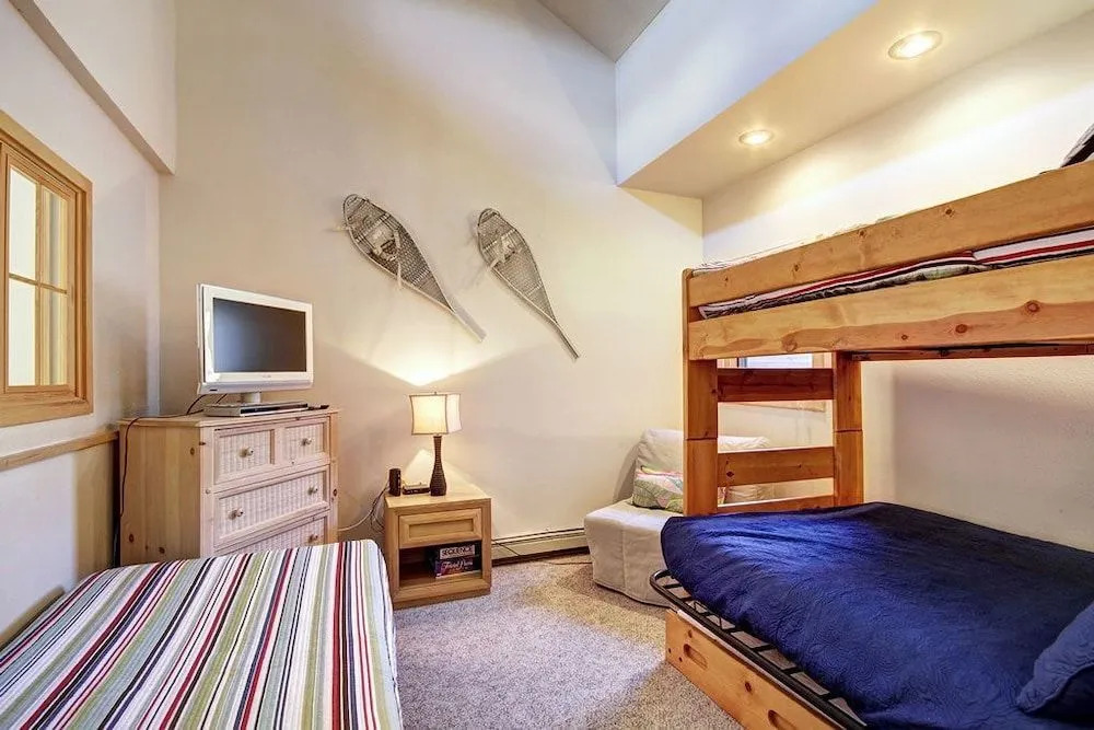 Tyra Chalet 336 - Ski-In/Ski-Out by RedAwning