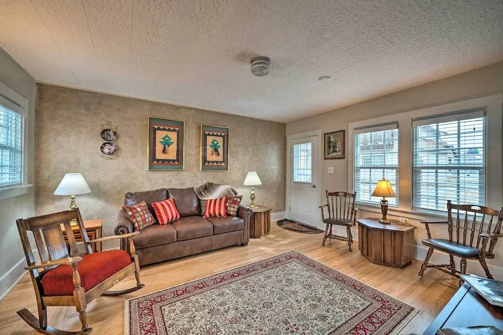 Well-equipped Cody Cottage: 2 Miles to Cody Rodeo!