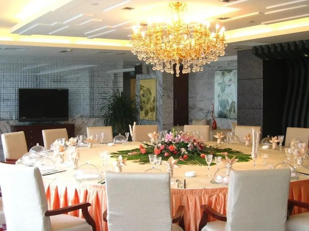 Lakeside Hotel