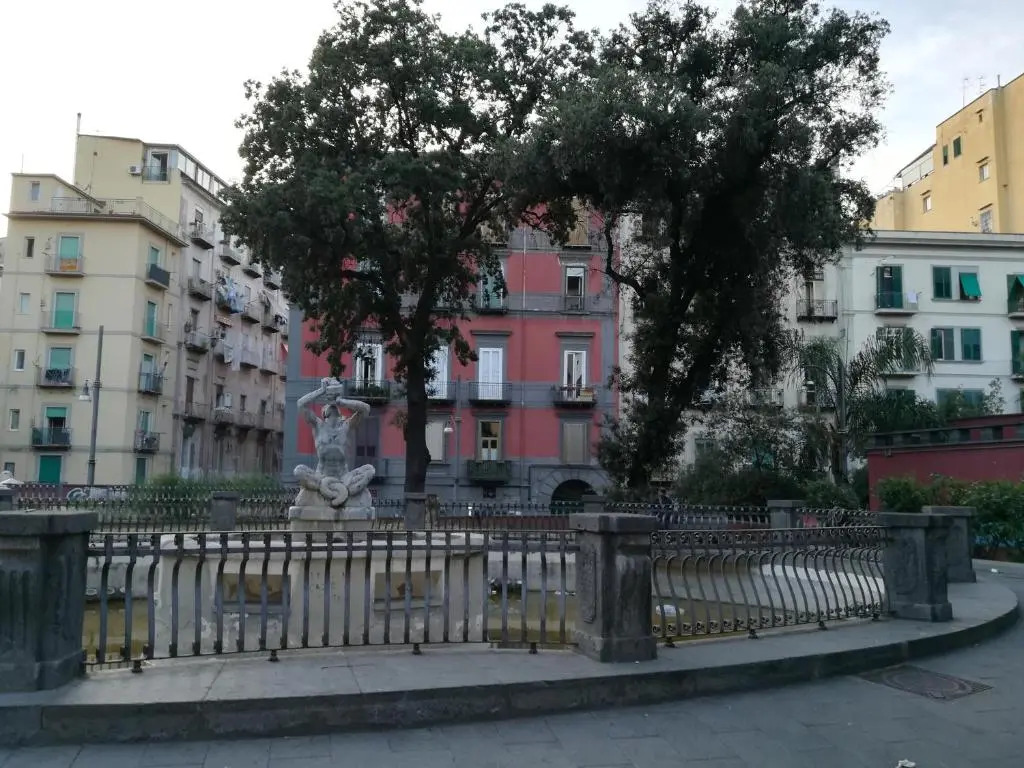 "Dint e viche e Napule" Guest House