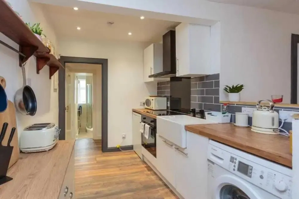 1 Bedroom Scottish Cottage-on Street Parking