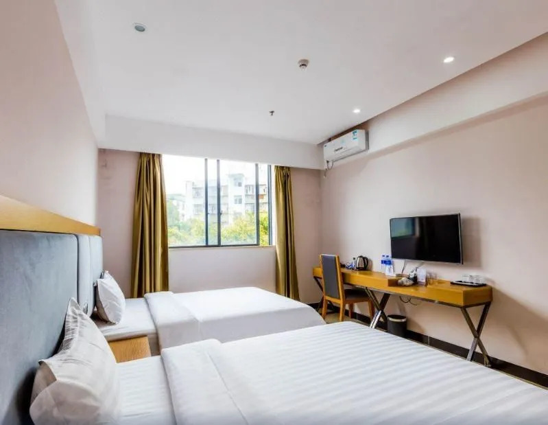 Jinlizhou Hotel (Gongbei Port Light Rail Station)