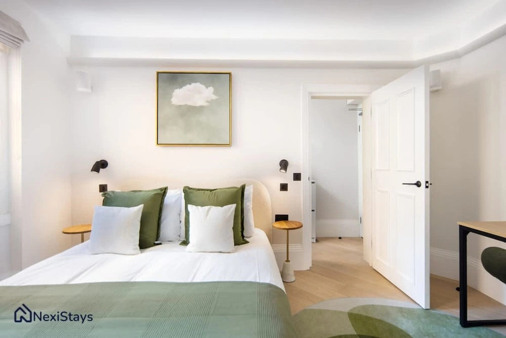 5 Mins Walk to Selfridges Mayfair Getaway