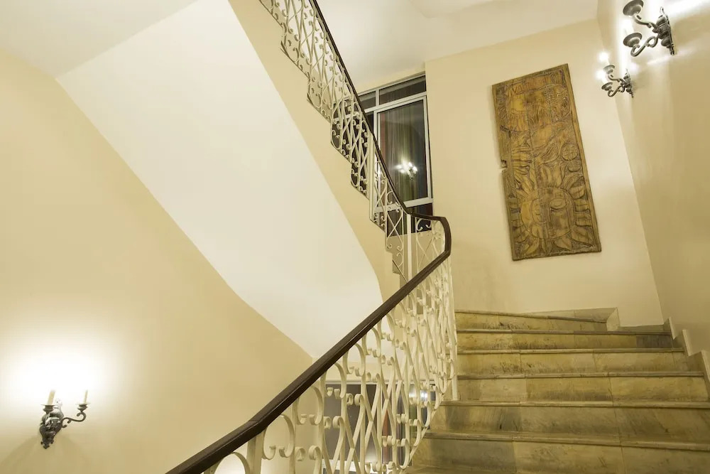 A Casa das Portas Velhas