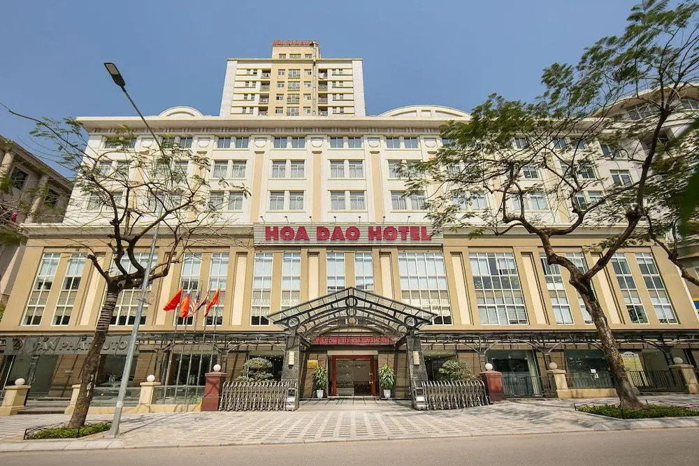 A25 Premium Hotel - 705 Lac Long Quan
