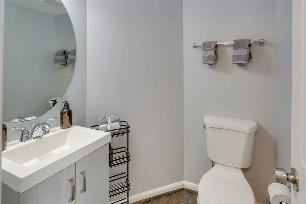 8 Mi to National Mall: Quiet Cheverly Apt