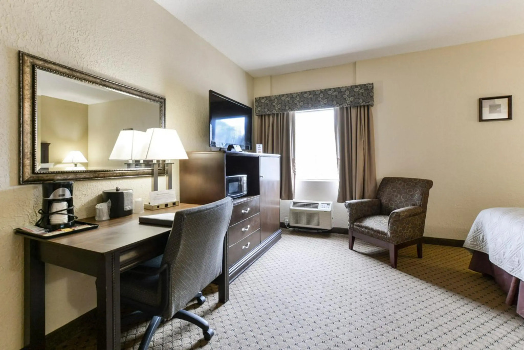 Grand View Inn & Suites