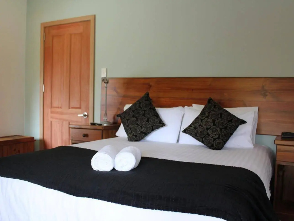 Tullah Lakeside Lodge