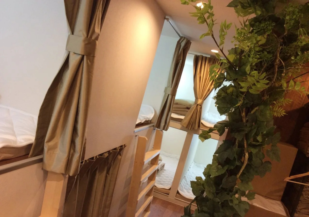 Toranomon Station bnbplus Capsule hotel