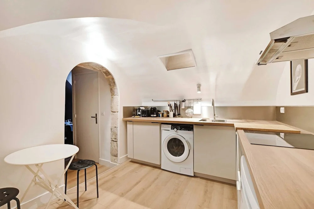 Authentic Apartment - 2br/4p - Monnaie