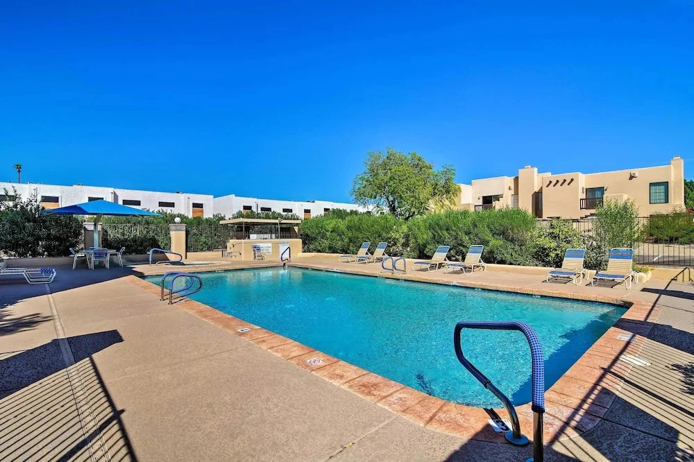 4 Mi to Old Town! Extended Desert Escape w/ Pool