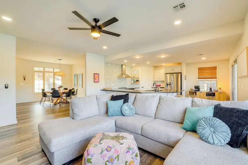 Lakefront Retreat w/ Game Room in Bella Vista!